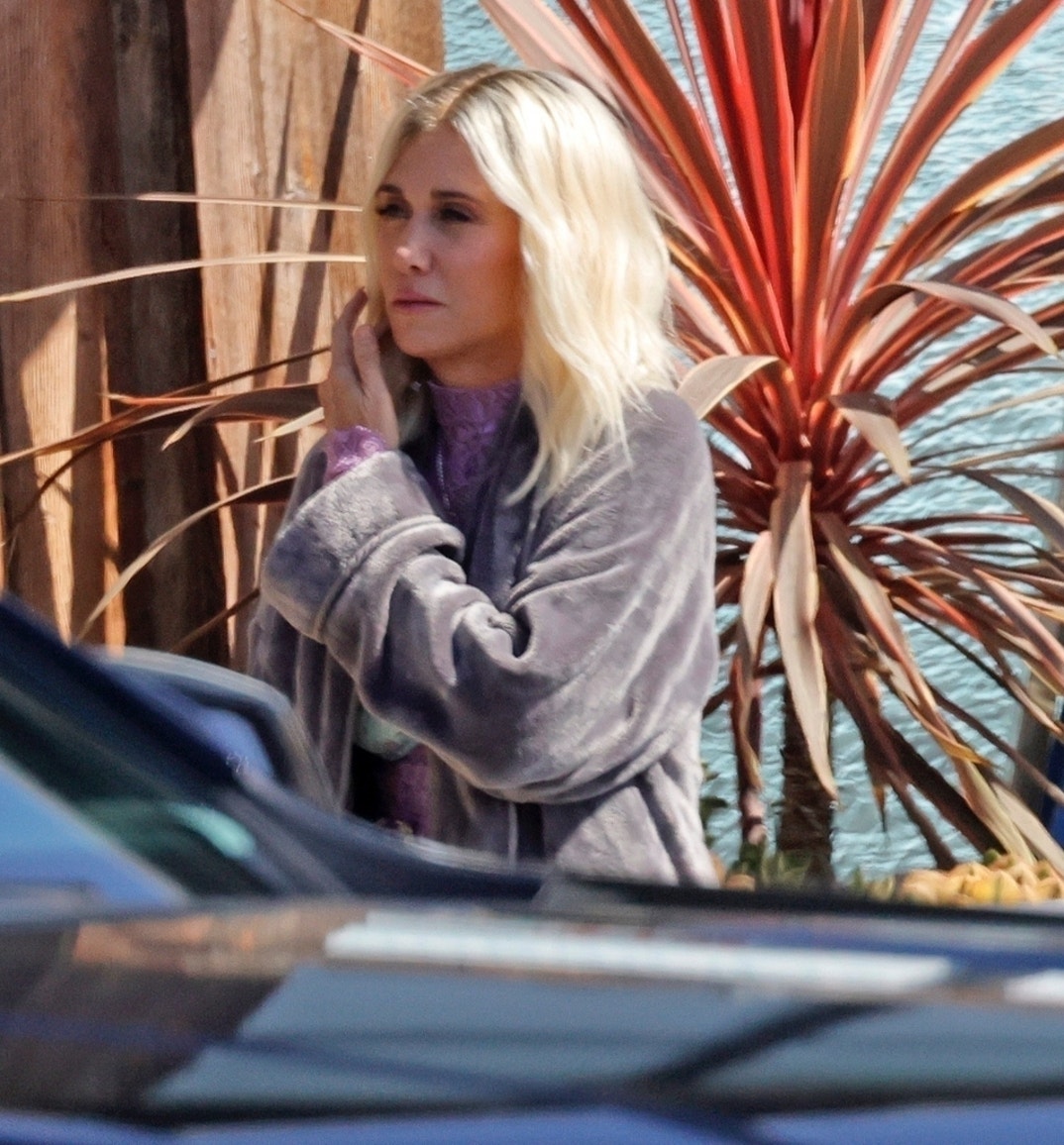 Jonah Hill and Kristen Wiig Playing Rich Twins 8