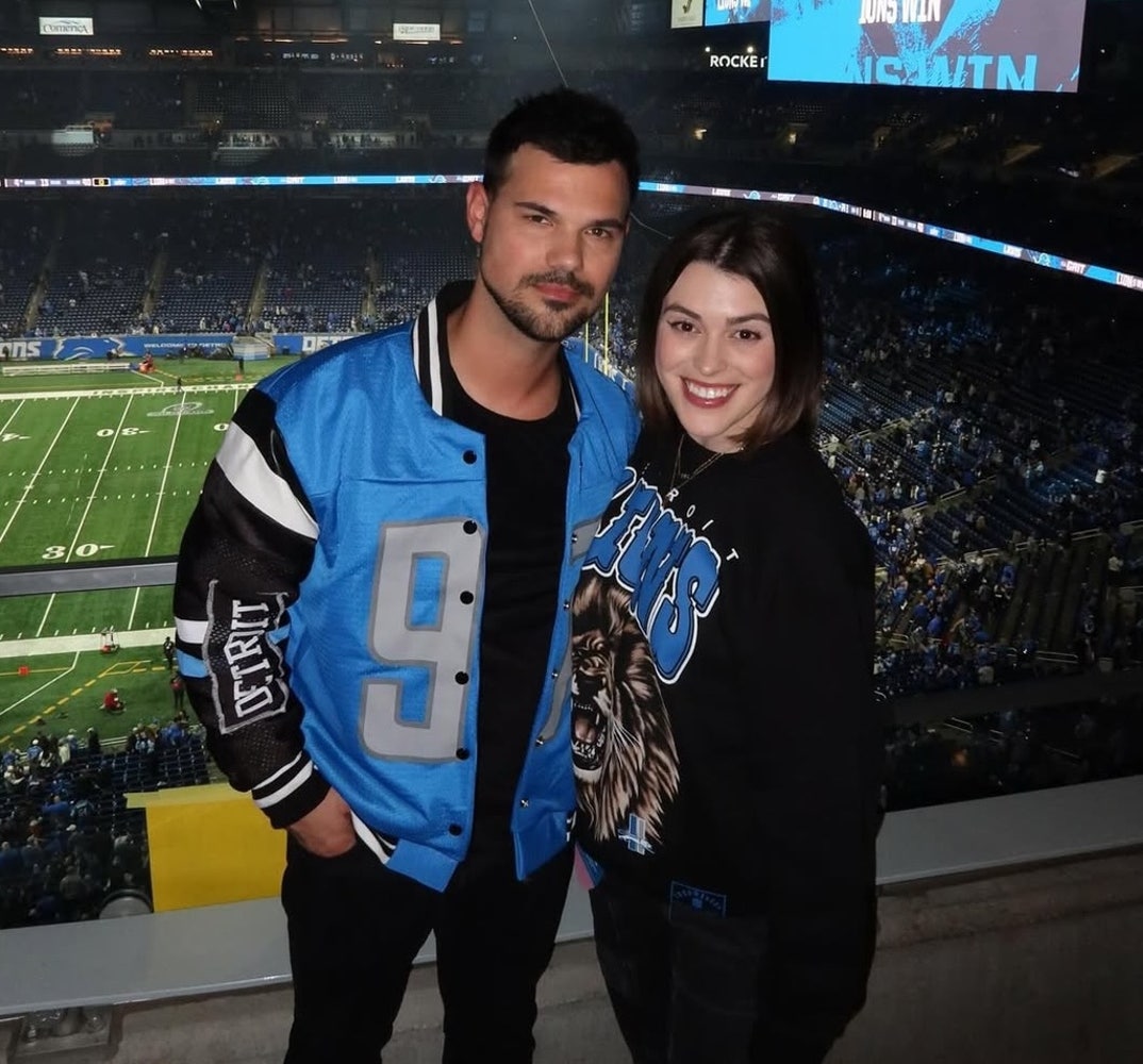 Taylor And Taylor Lautner Together 7