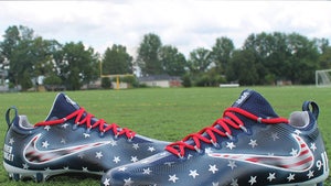 Tenn. Titans Linebacker -- Tribute to 9/11 Victims ... With Patriotic Cleats (PHOTOS)