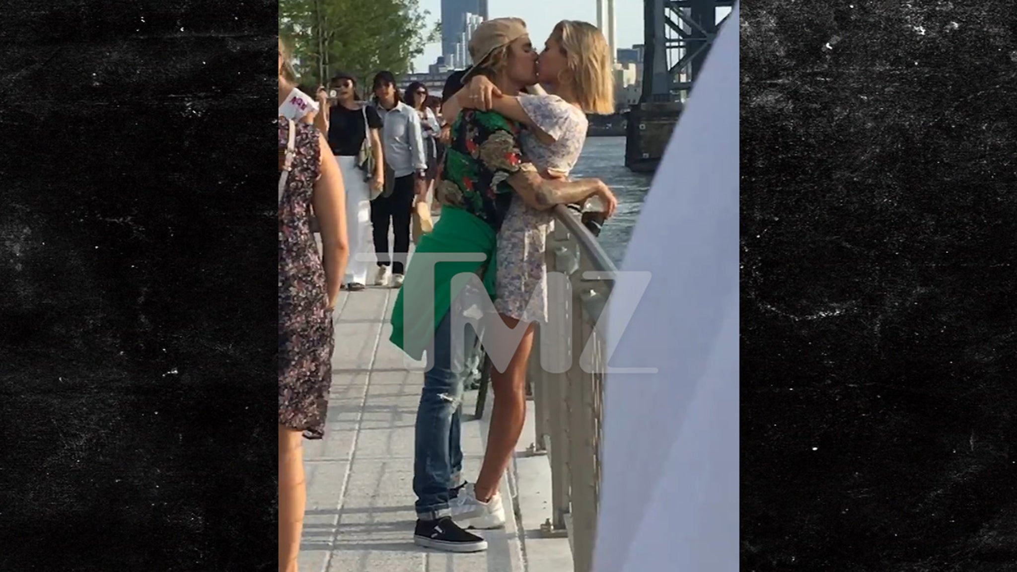 Justin Bieber, Hailey Baldwin share big-screen kiss at Maple Leafs game