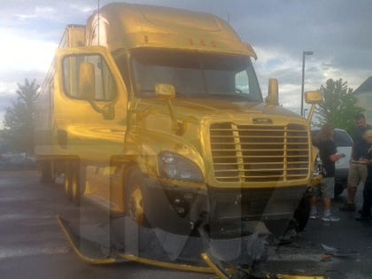 0809_katy_perry_truck_article_accident_tmz_3