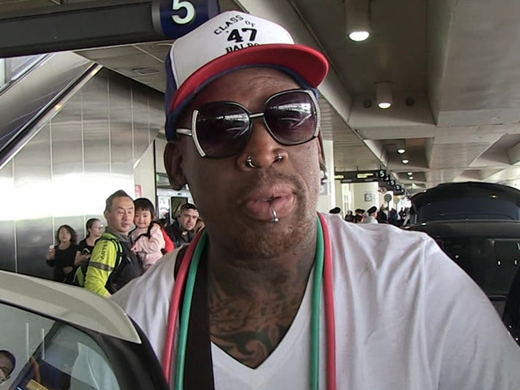 SPOTTED: Dennis Rodman is his Own Biggest Fan Wearing Balenciaga's Glove  Tote Bag – PAUSE Online