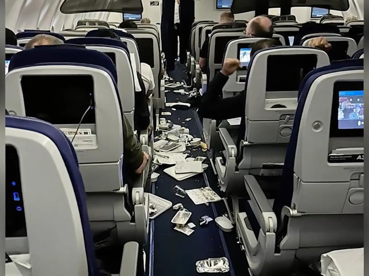 Passengers say Lufthansa asked them to delete photos