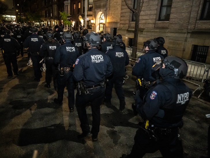NYPD Prepare To Enter Columbia University