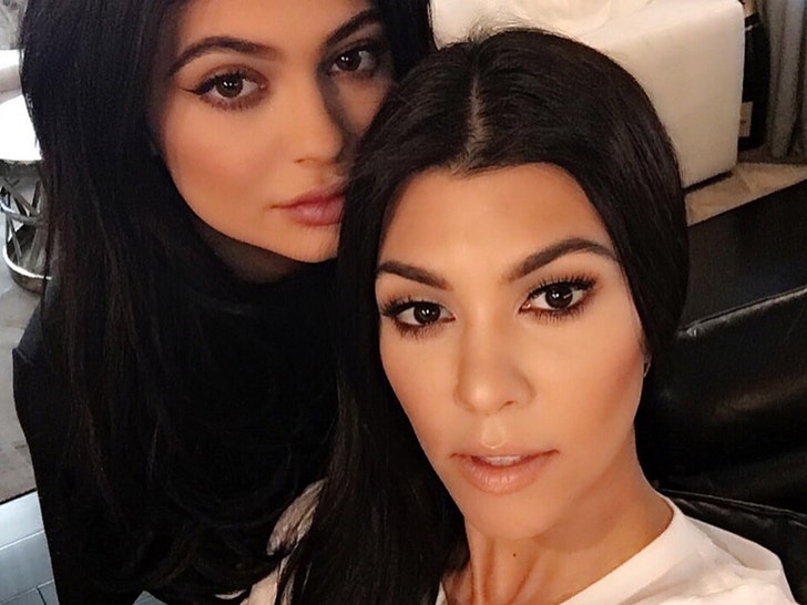 Kylie-Jenner-Kourtney-Kardashian-Ig-2
