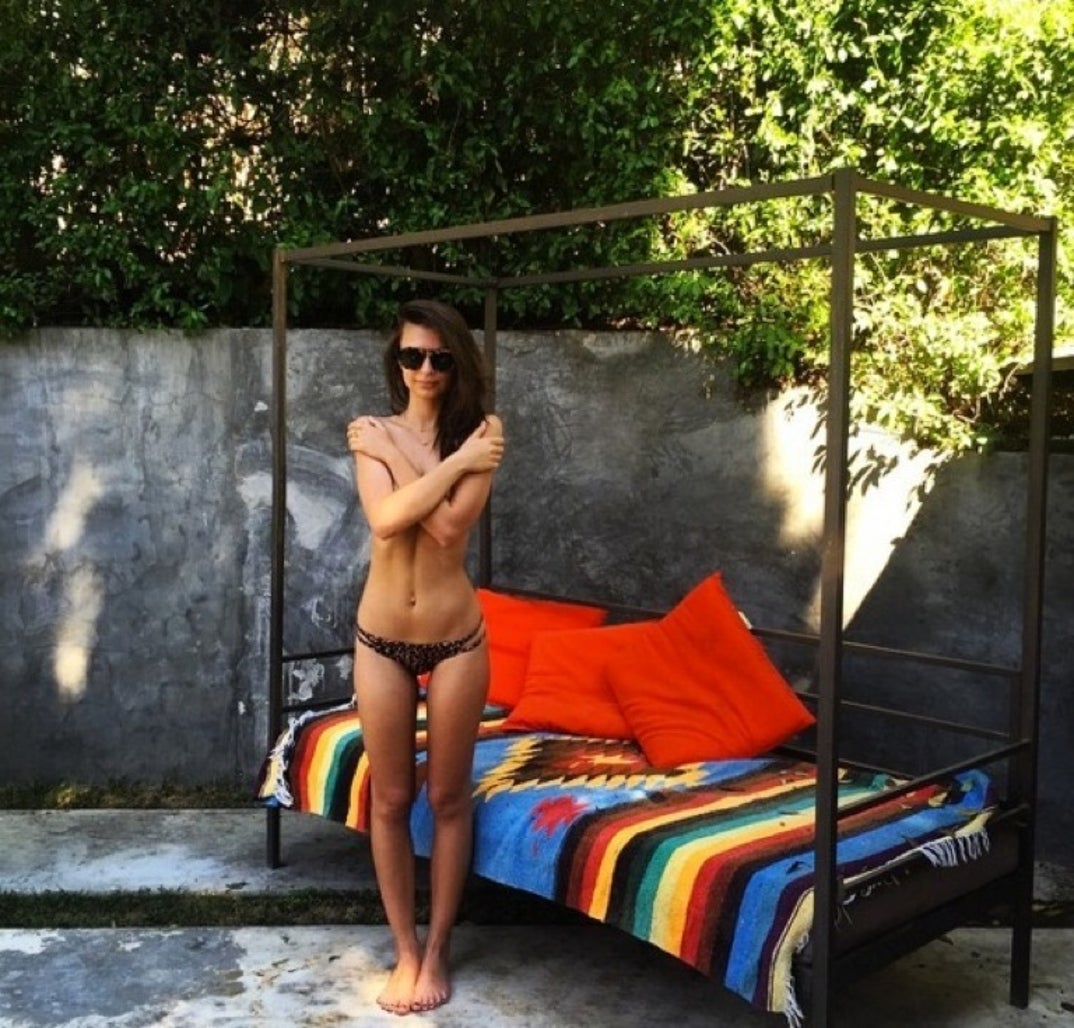 1117_emily_ratajkowski_sexy10