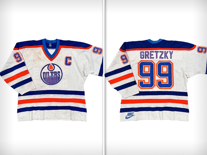 This Wayne Gretzky Edmonton Oilers jersey just sold for a record