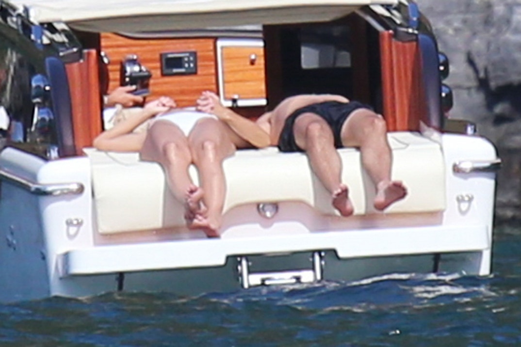 Katie Holmes PDA Lake Como 5