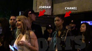 Lakers' Jordan Clarkson -- PDA with Chanel Iman ... Victoria's Secret Model