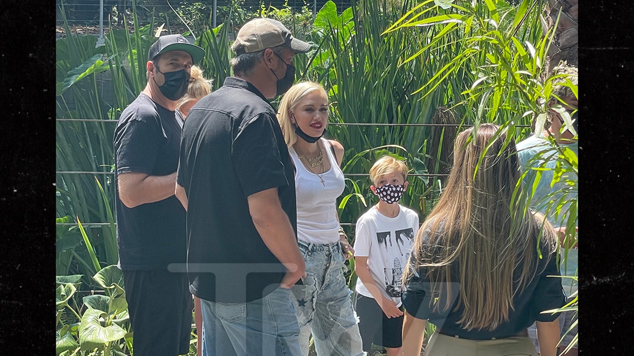 Gwen Stefani & Blake Shelton Hit the San Diego Zoo