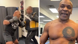 Mike Tyson se muestra violento en su primer entrenamiento para el combate contra Jake Paul