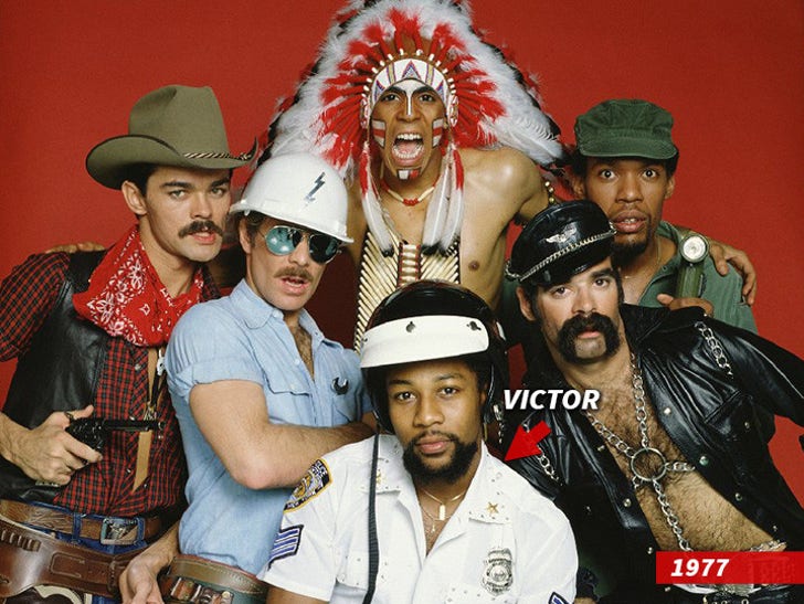 Policial do Village People - Comemos alguns Milli Vanillis em :: 1113-village-people-getty-5