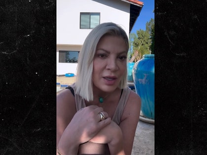 tori-spelling-primary-04-07-2026