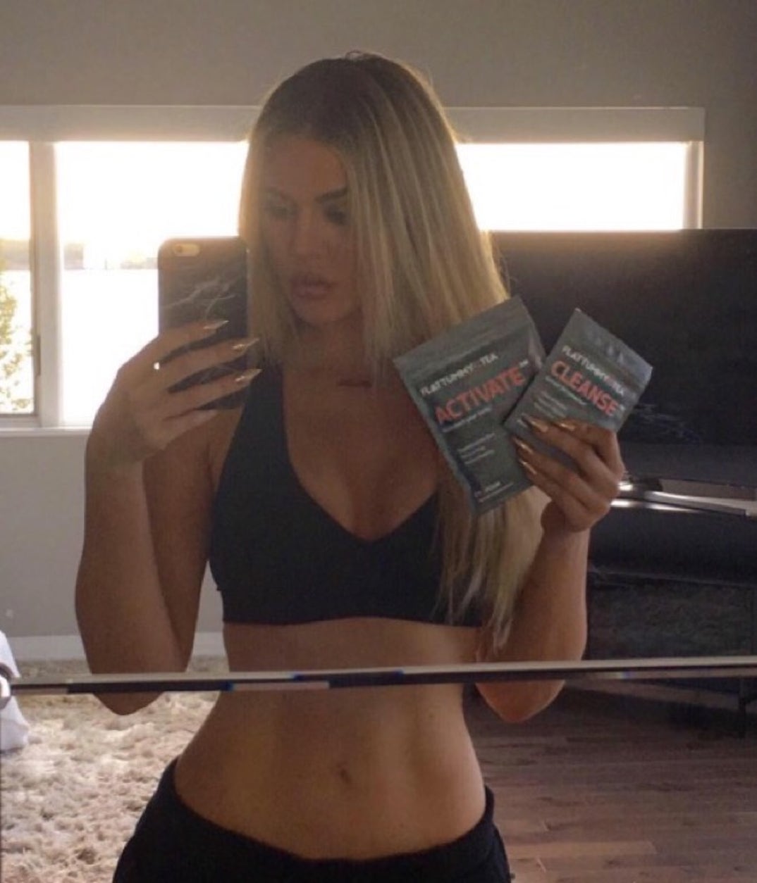 0111_khloe_kardashian_sexy01