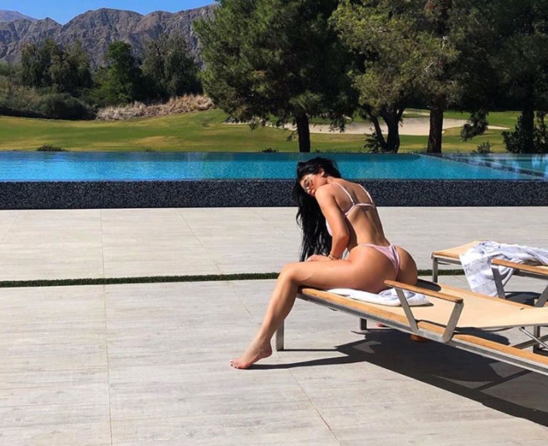 kylie-jenner-hot-shots-photos-12