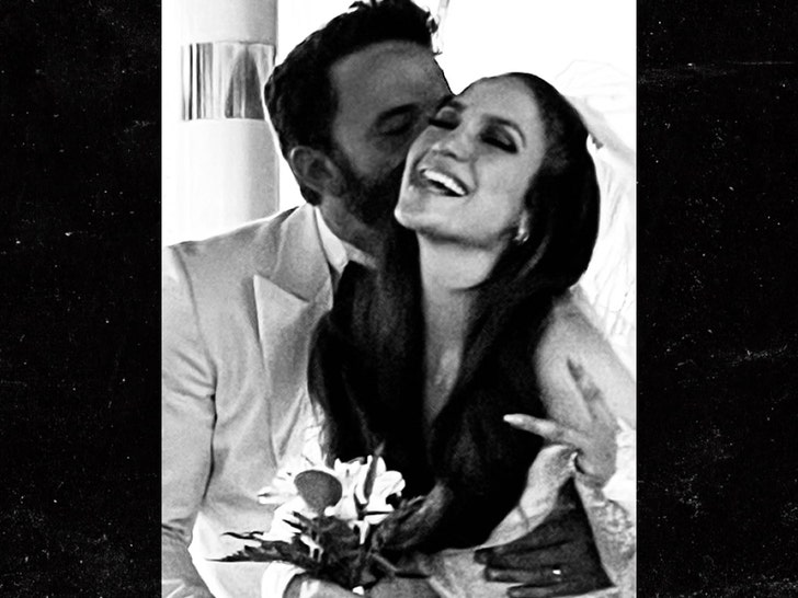 Jennifer Lopez Shares Pics, Video and Story of Ben Affleck Vegas Marriage picture photo