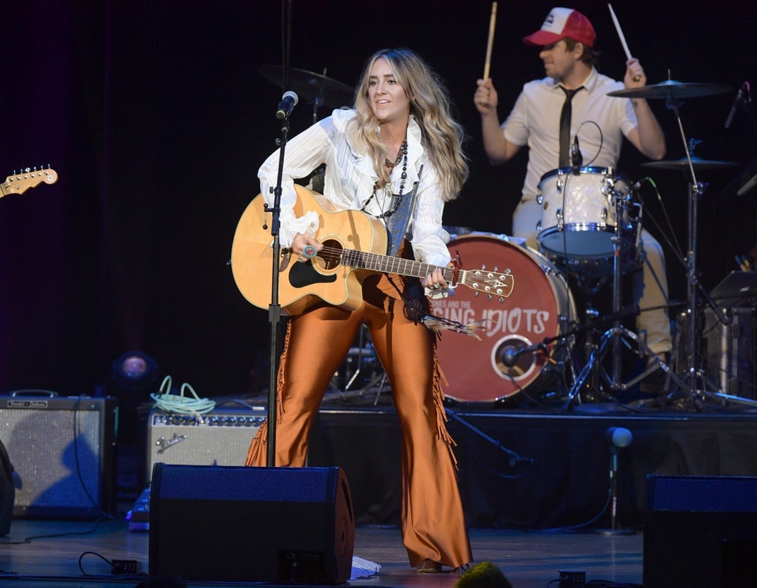 Lainey Wilson Performance Pics 1